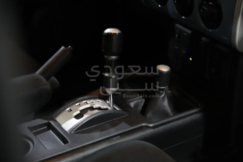 2023 تويوتا اف جي كروزر 2
