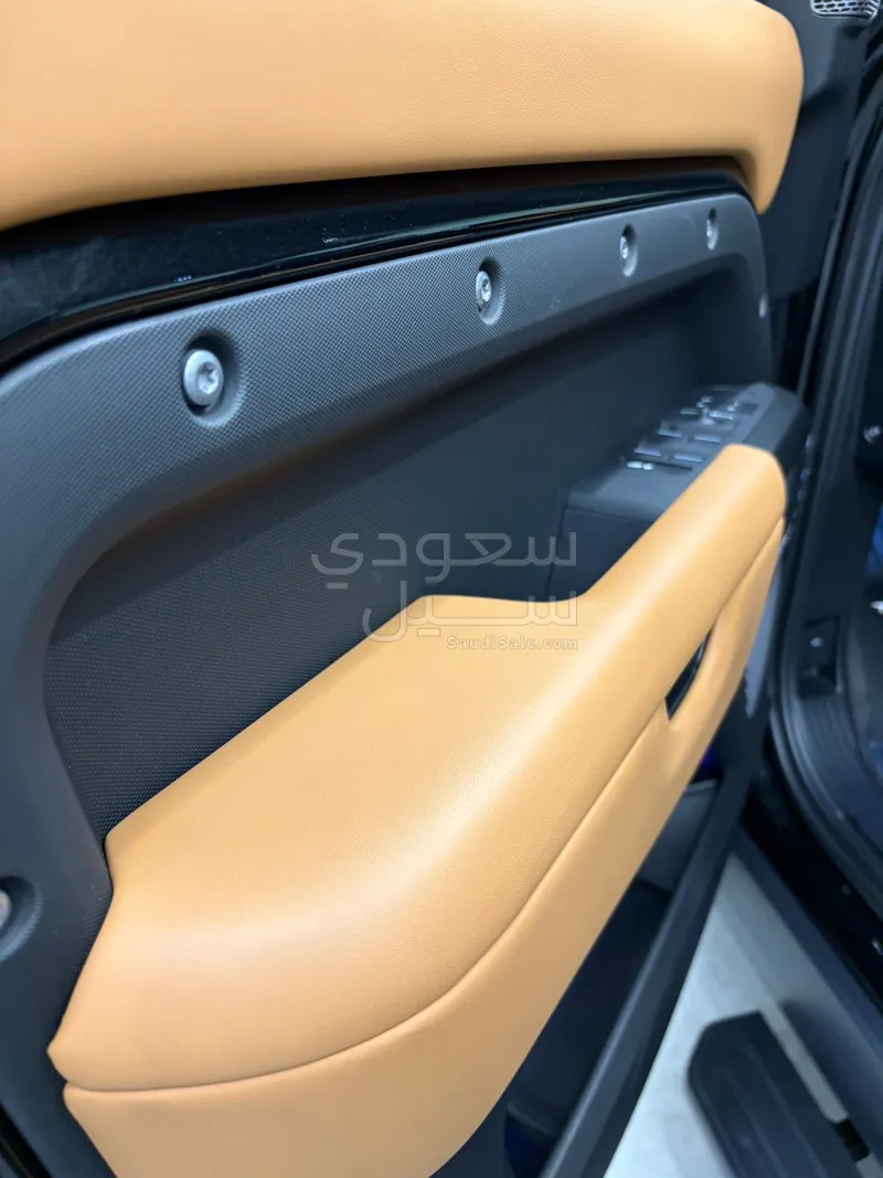 2024 لاند روفر ديفيندر V8 P525 ادشن