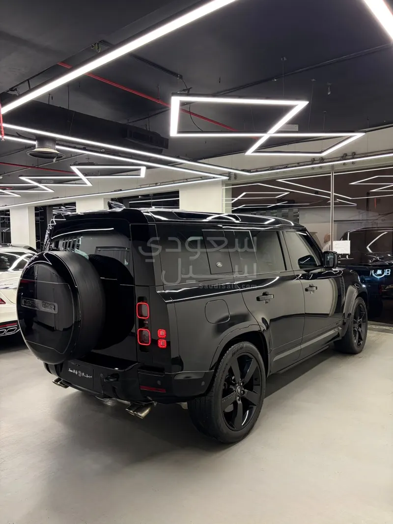 2024 لاند روفر ديفيندر V8 P525 ادشن
