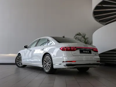2024 اودي اي 8 ال 55تي اف اس أي