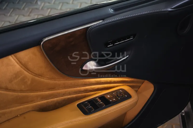 2021 لكزس إل إس 350