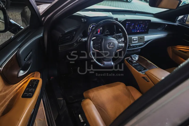 2021 لكزس إل إس 350