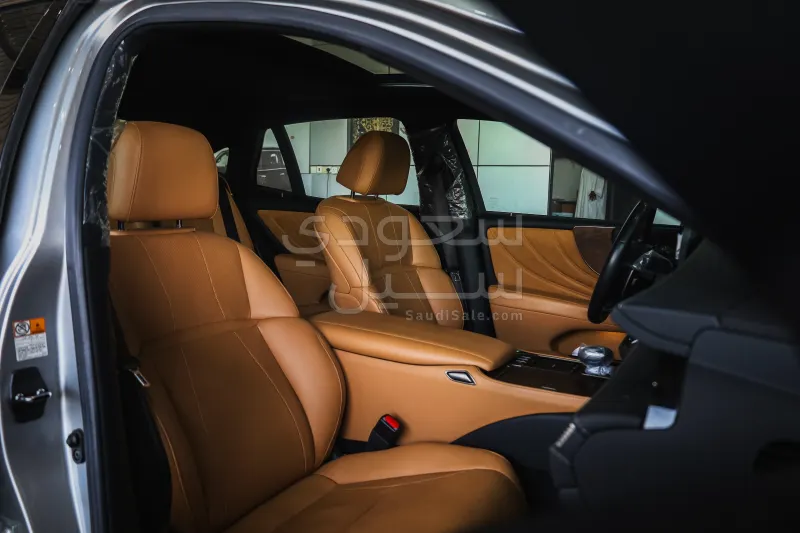 2021 لكزس إل إس 350