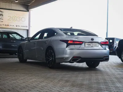 2021 لكزس إل إس 350