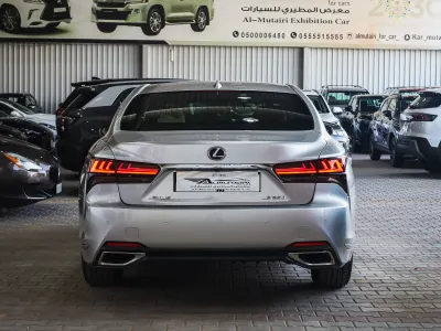 2021 لكزس إل إس 350