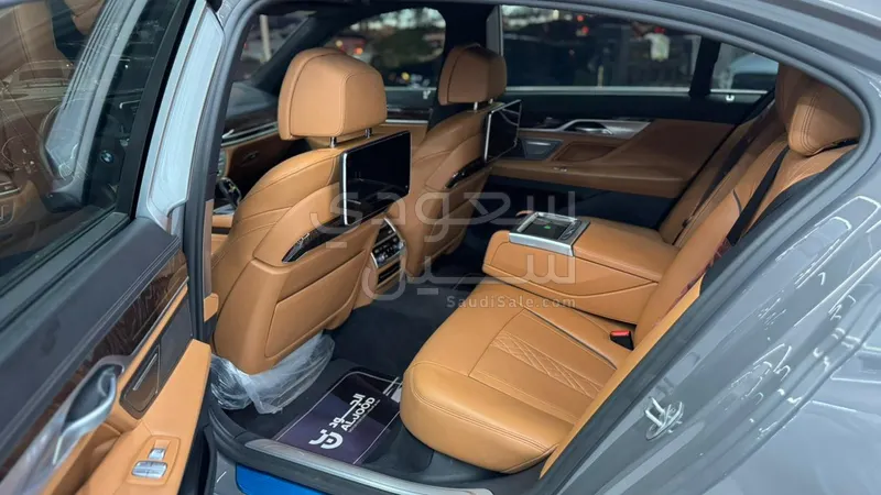 2021 بي ام دبليو الفئة السابعة 730 إل أي
