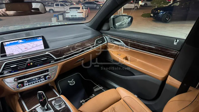 2021 بي ام دبليو الفئة السابعة 730 إل أي