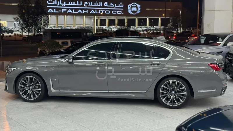 2021 بي ام دبليو الفئة السابعة 730 إل أي