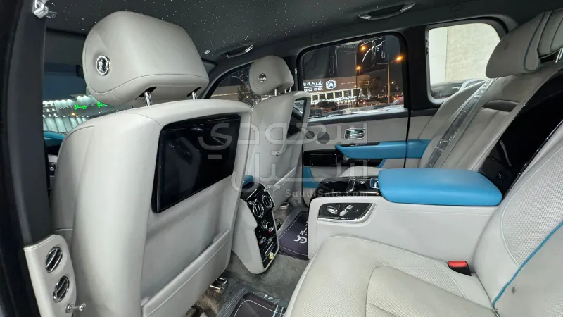 2021 رولز رويس كولينان سلفر بادج