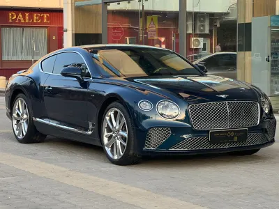 2021 بنتلي جي تي في 8