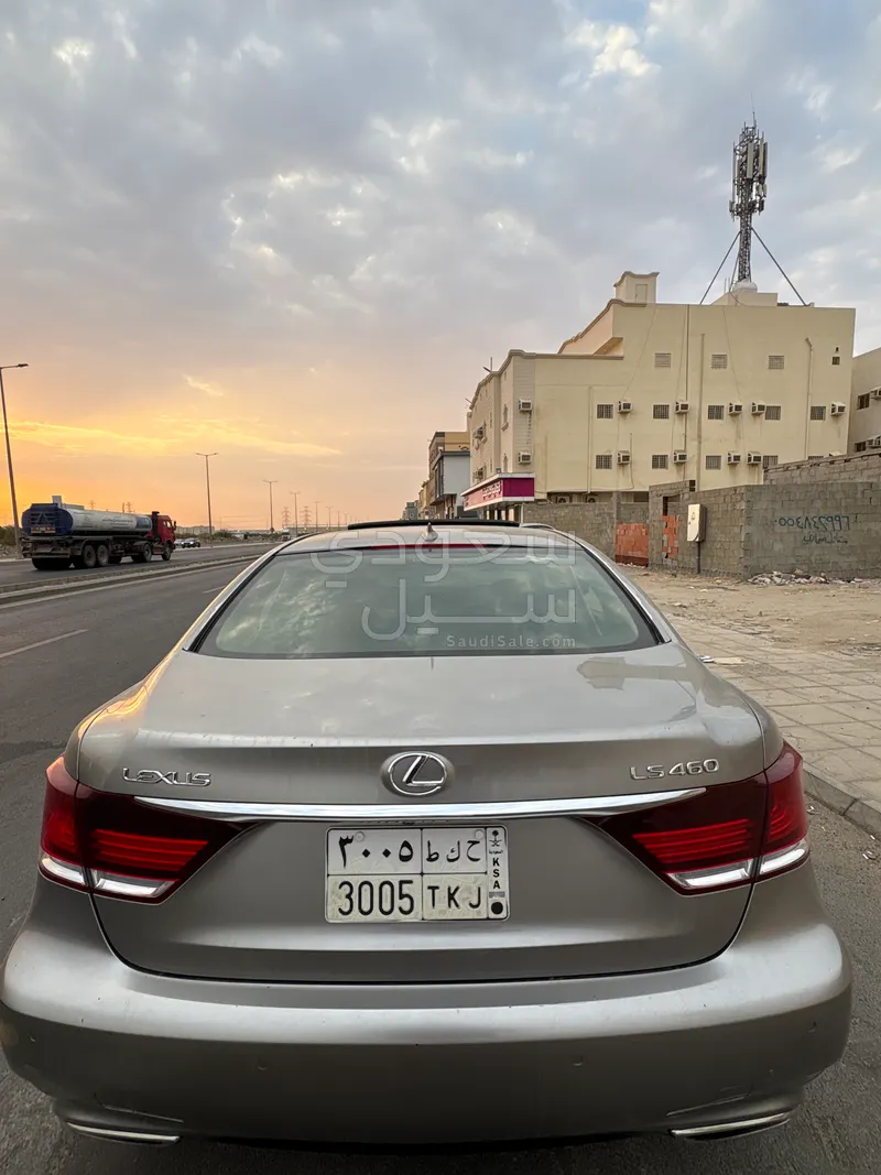 2015 لكزس إل إس 460