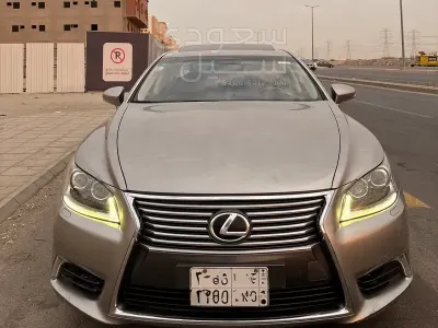 2015 لكزس إل إس 460