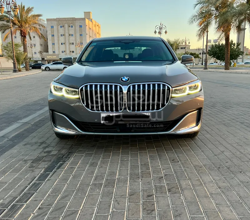 2020 بي ام دبليو الفئة السابعة 750 إل أي