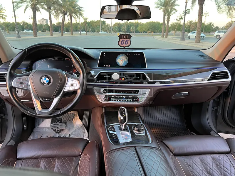 2020 بي ام دبليو الفئة السابعة 750 إل أي