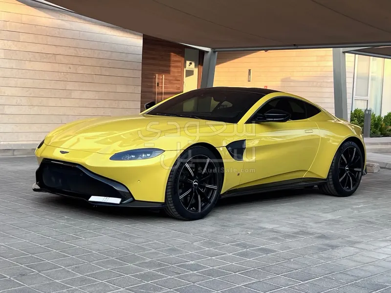 2019 استون مارتن في 8 فانتج