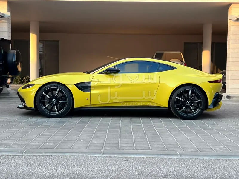 2019 استون مارتن في 8 فانتج