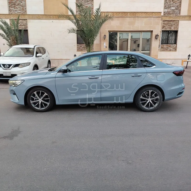 2025 جيلي امجراند اكس7