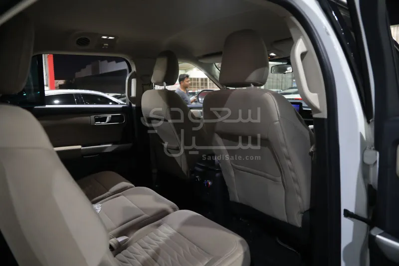 2021 فورد اكسبلورر اكس ال تي