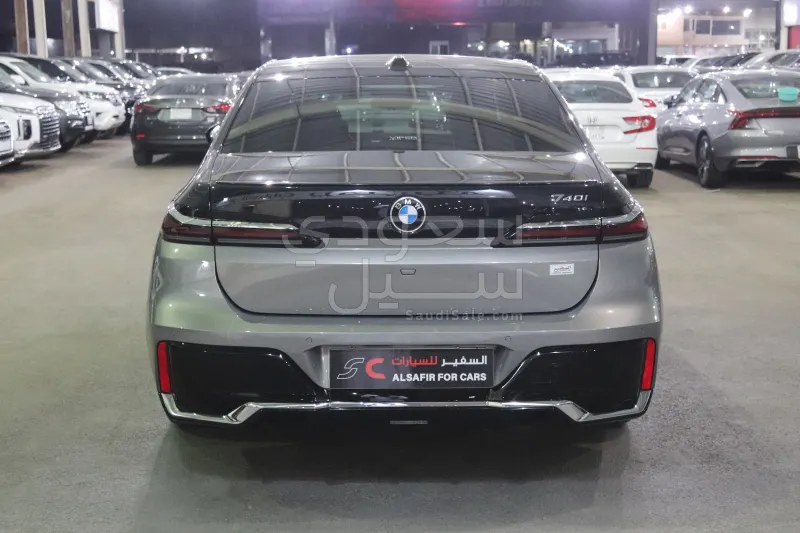 2024 بي ام دبليو الفئة السابعة 740 إل أي
