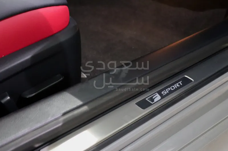 2025 لكزس أر سي 350