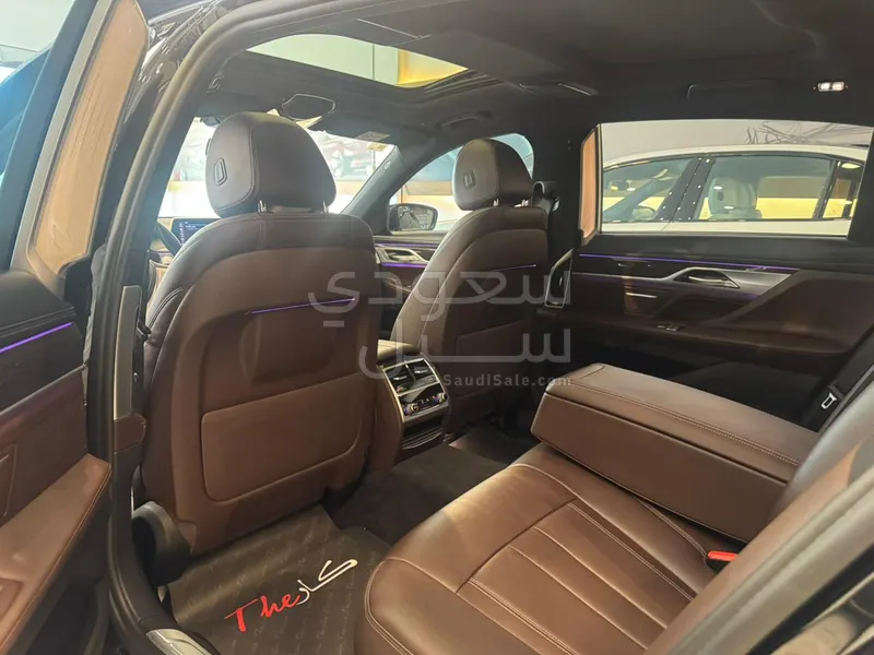 2022 بي ام دبليو الفئة السابعة 730 أي