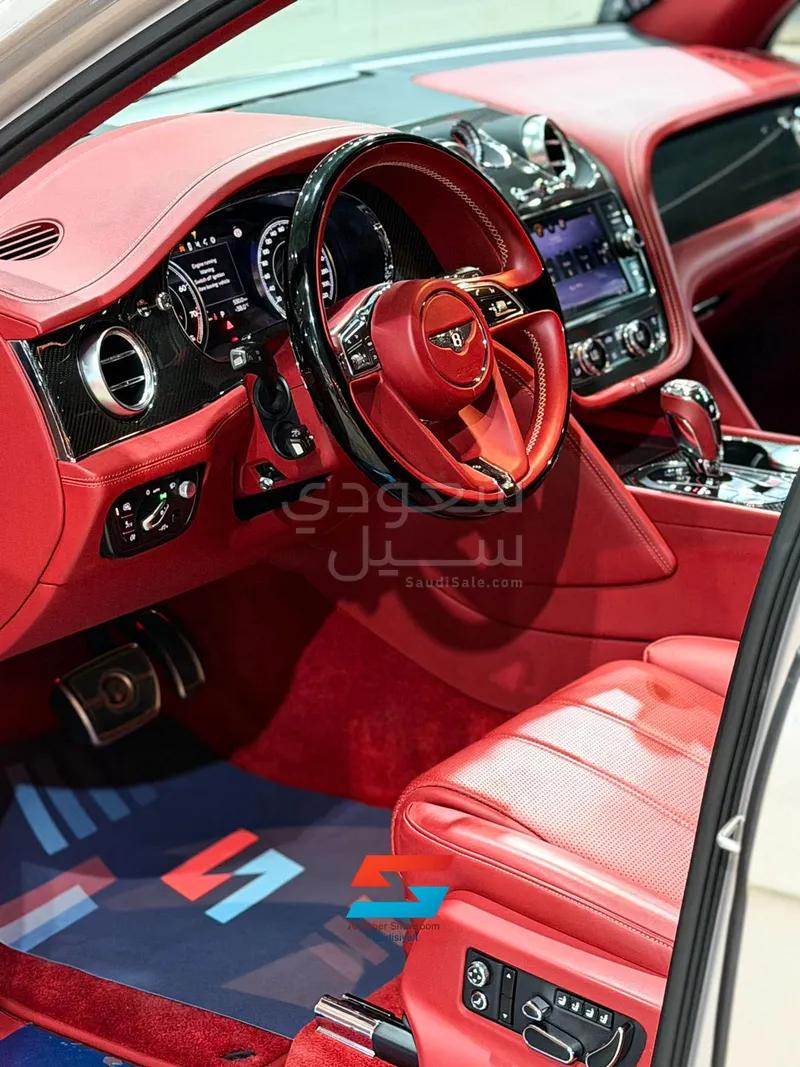 2020 بنتلي بنتايجا في 8