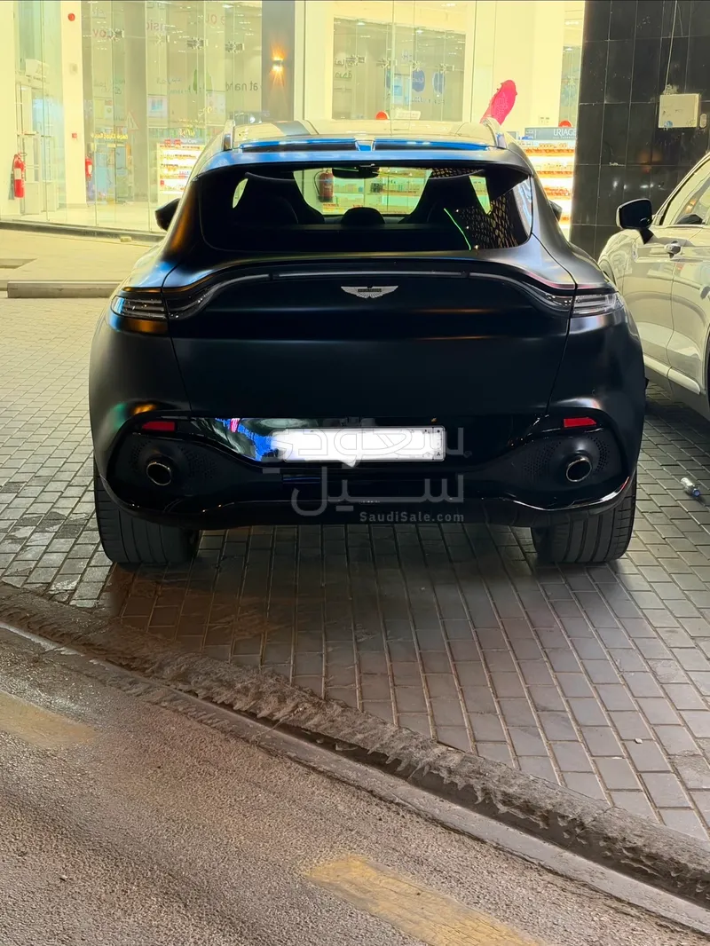 2022 Aston Martin DB X 550