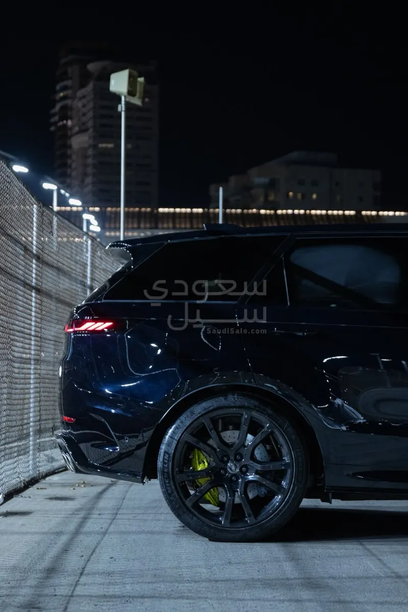 2025 لاند روفر رينج روفر سبورت اس في