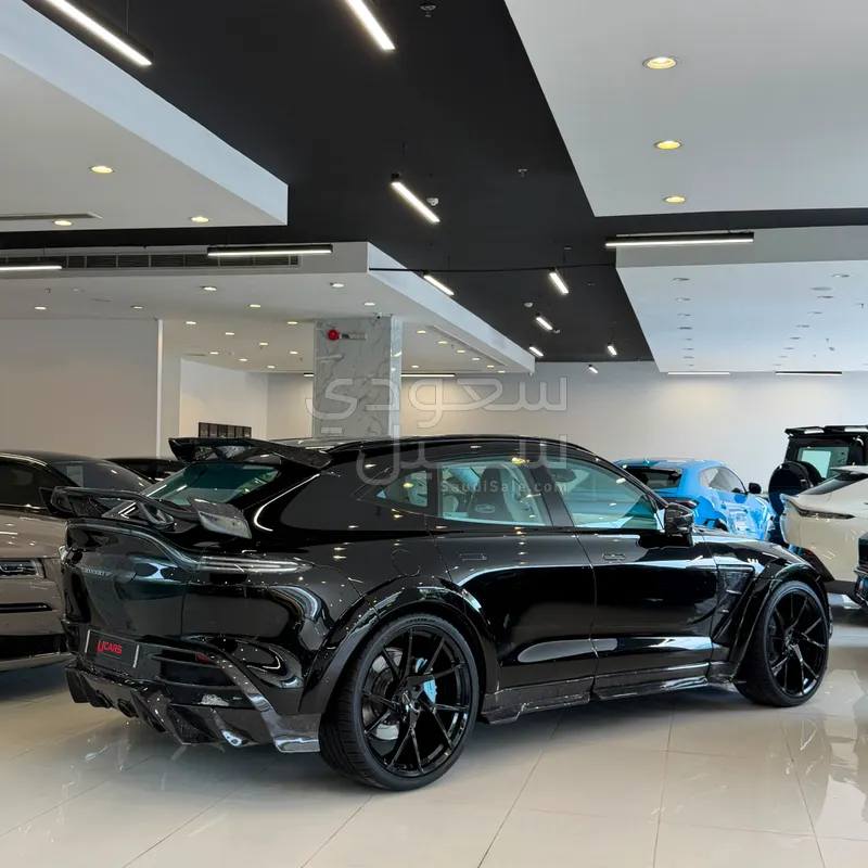2021 استون مارتن دي بي اكس 550