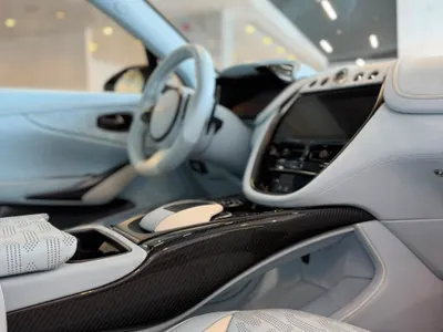 2021 استون مارتن دي بي اكس 550