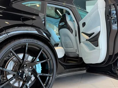 2021 استون مارتن دي بي اكس 550