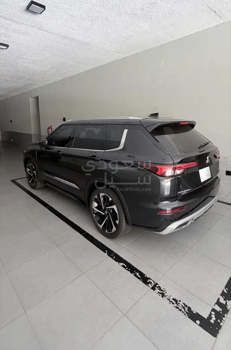 2024 متسوبيشي اوت لاندر