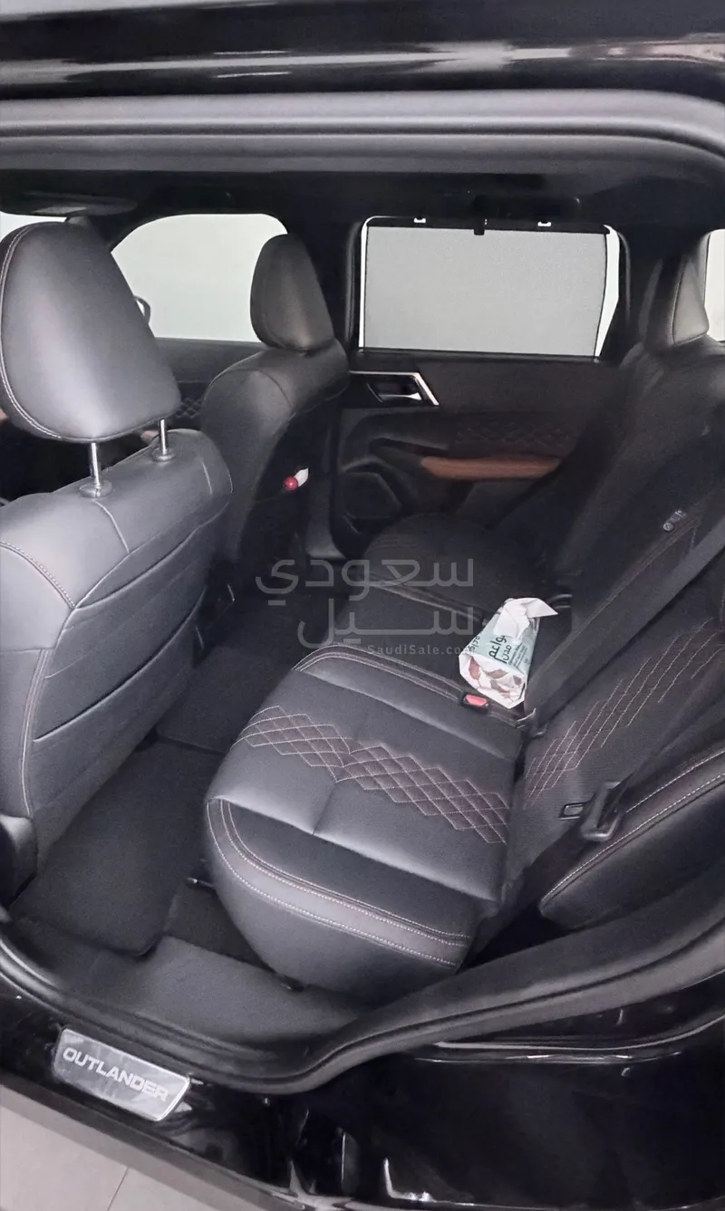 2024 متسوبيشي اوت لاندر