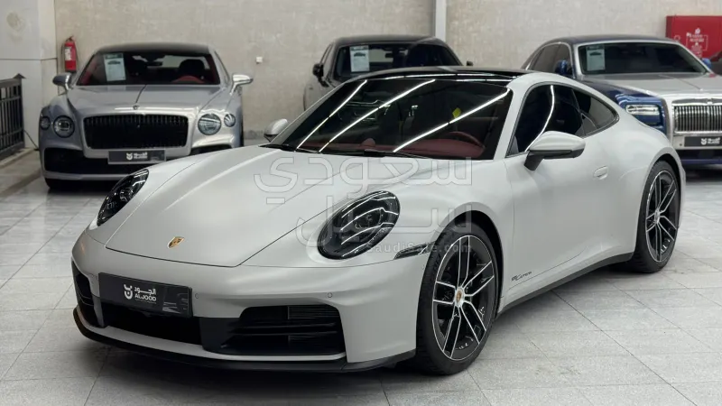 2025 بورش 911 كاريرا