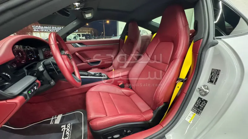 2025 بورش 911 كاريرا