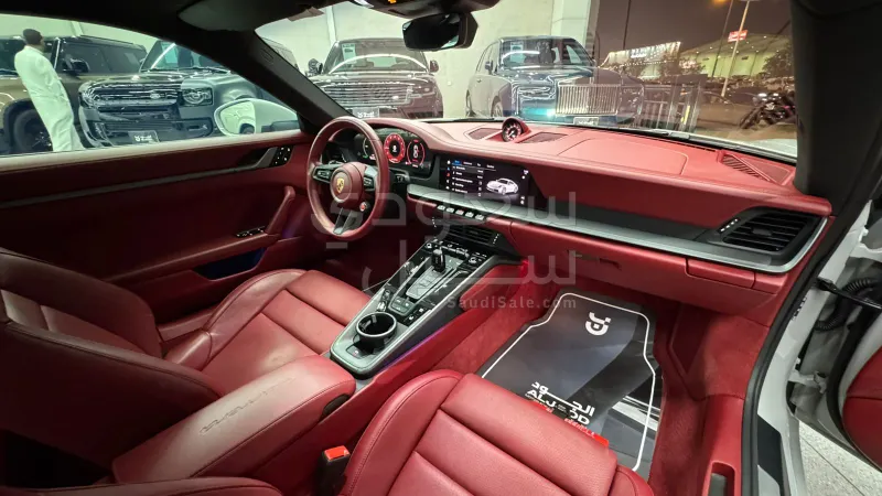 2025 بورش 911 كاريرا