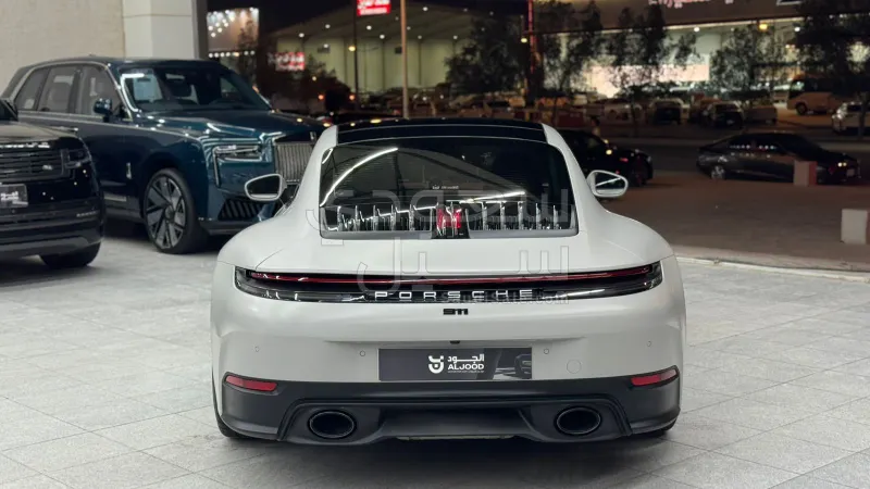 2025 بورش 911 كاريرا