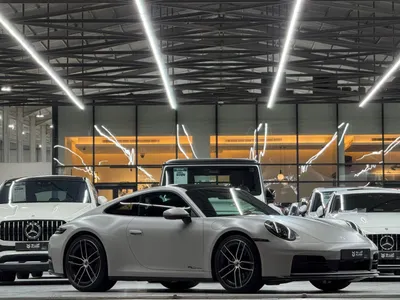 2025 بورش 911 كاريرا