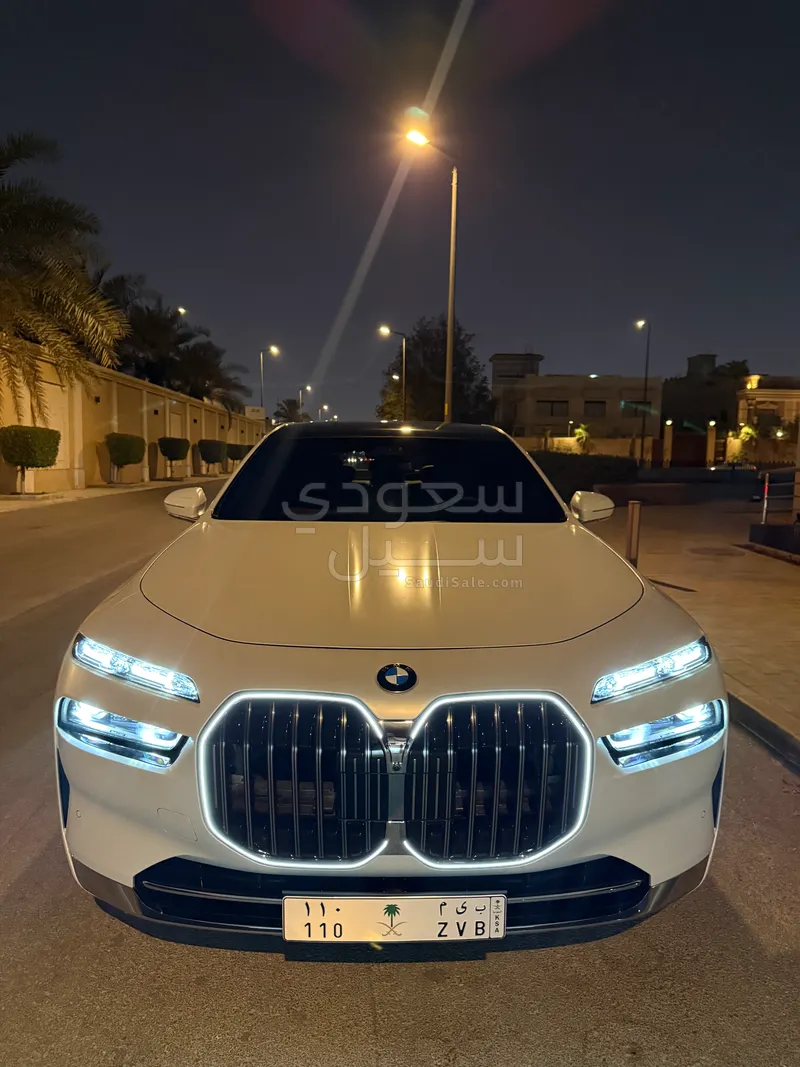 2023 بي ام دبليو الفئة السابعة 735 إل أي