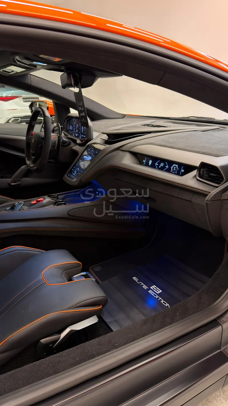 2025 لمبرجيني ريفويلتو