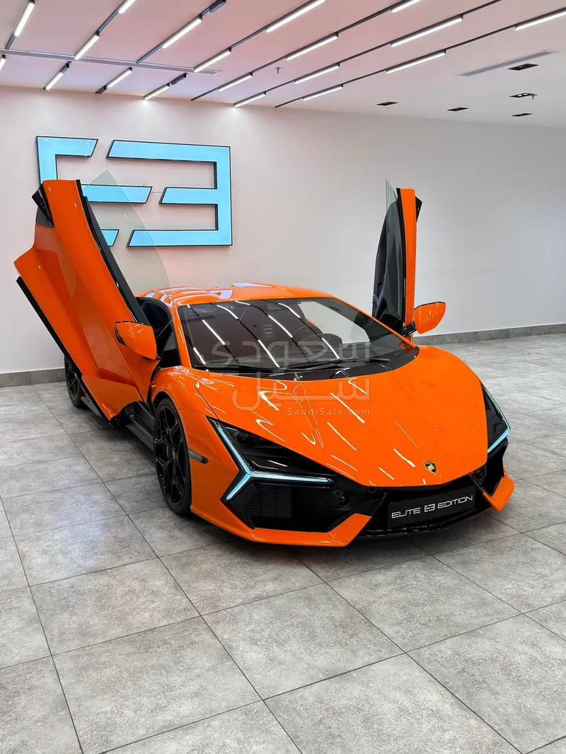 2025 لمبرجيني ريفويلتو