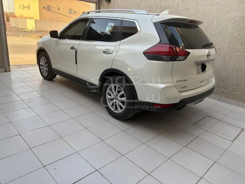 2022 نيسان اكس - ترايل