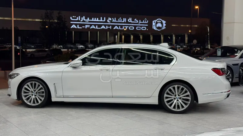 2022 بي ام دبليو الفئة السابعة 730 إل أي