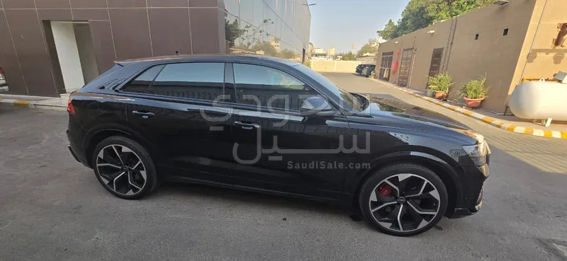 2022 اودي كيو 8 أر إس