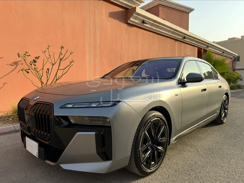 2025 بي ام دبليو الفئة السابعة 760 إل أي إم