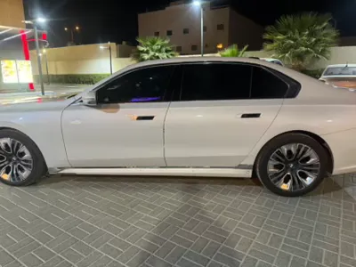 2023 بي ام دبليو الفئة السابعة 735أي
