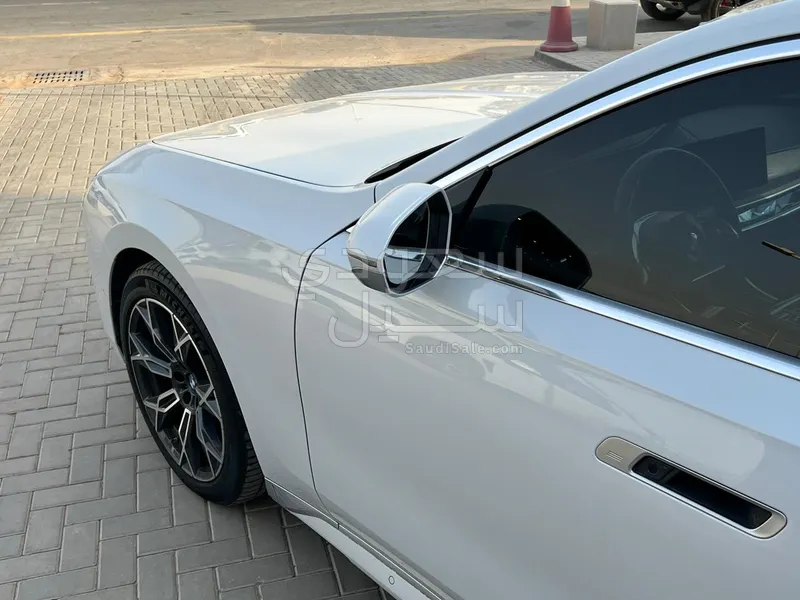 2023 بي ام دبليو الفئة السابعة 735أي