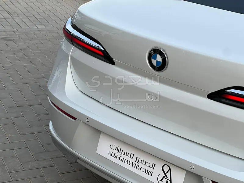2023 بي ام دبليو الفئة السابعة 735أي