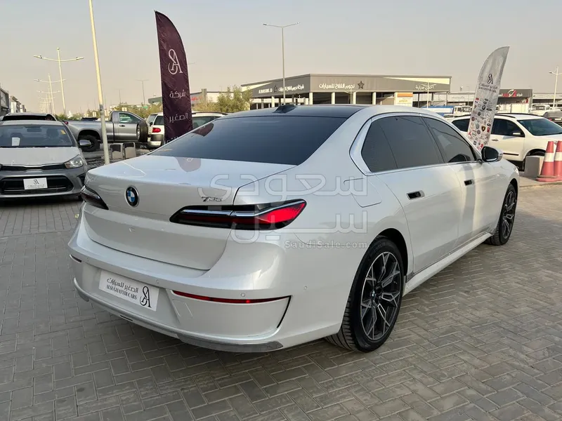 2023 بي ام دبليو الفئة السابعة 735أي