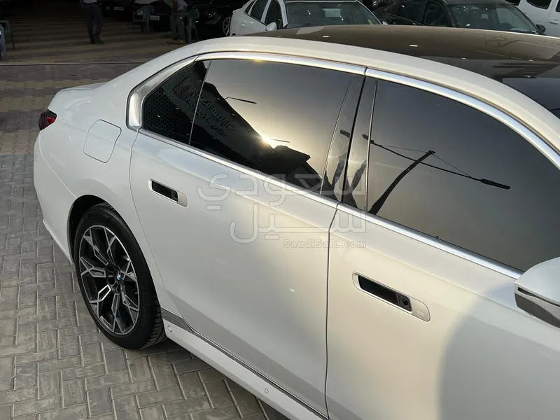 2023 بي ام دبليو الفئة السابعة 735أي